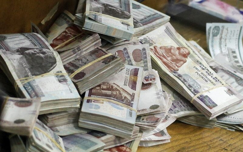 فلوس مزوره للبيع “1000 بـ300”.. انتشار سوق العملات المزيفه على السوشيال ميديا والبيع في الشوارع والأماكن العامة