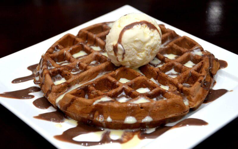 أفضل طريقة عمل الوافل Waffles بأبسط وأسهل المقادير وكل الأسرار اللي تخليه هش و مقرمش